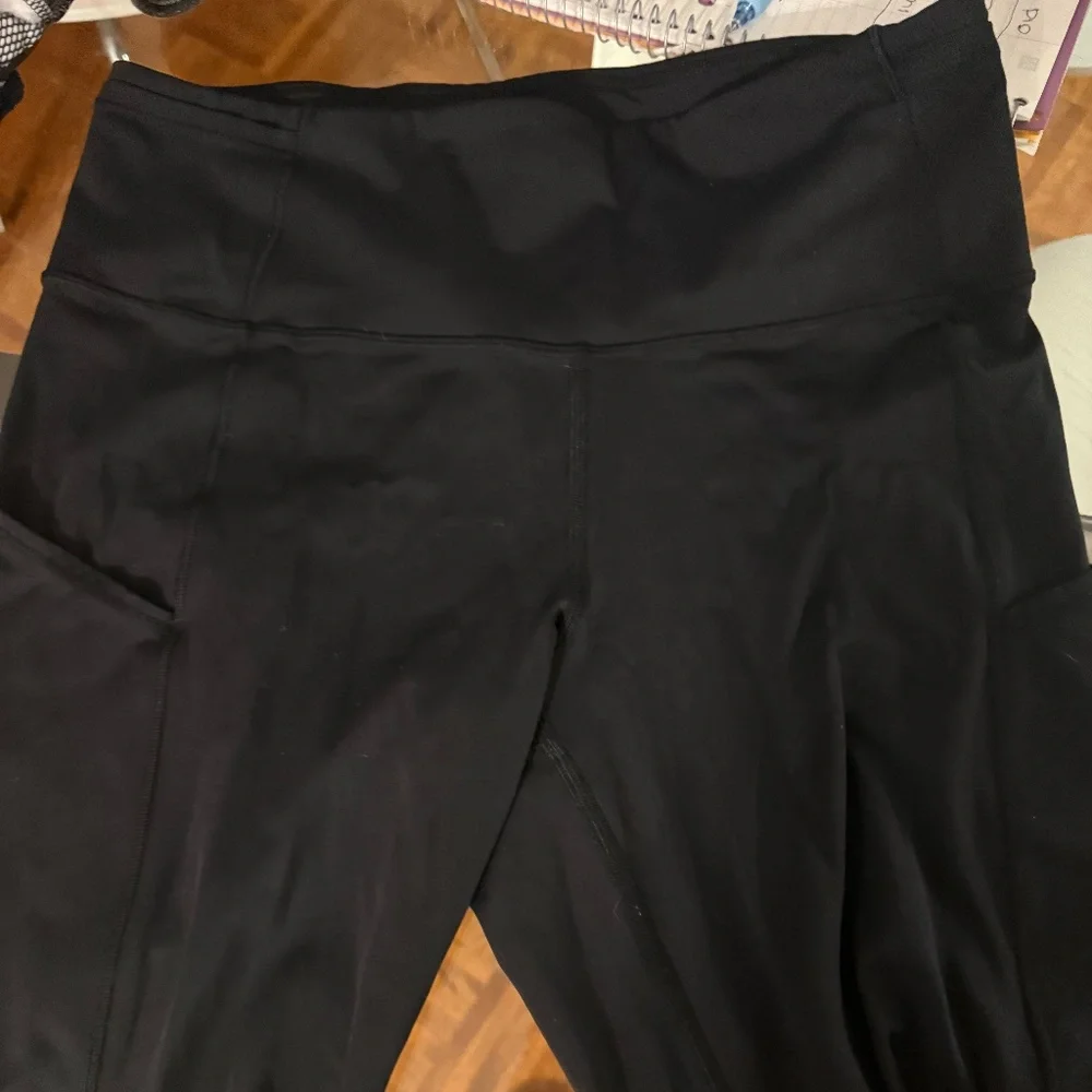 Lululemon Black Cropped Leggings with Pockets Size 10 - Picture 4 of 12